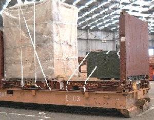 Неправильно закрепленный груз на флэтрэке Неправильно закрепленный груз на флэтрэке